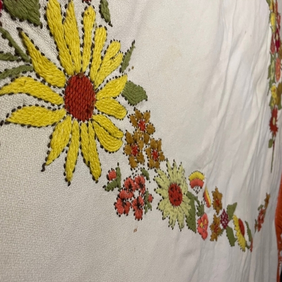 FINAL BEFORE GIFT Needlepoint Hand-.embroidered Fringed Floral bedspread blanket - Picture 10 of 11